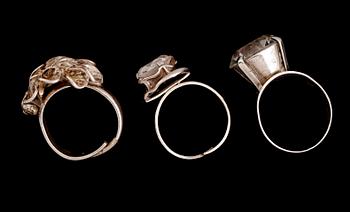 RINGAR, 3 st, silver och bergkristall, 1900-talets andra hälft.