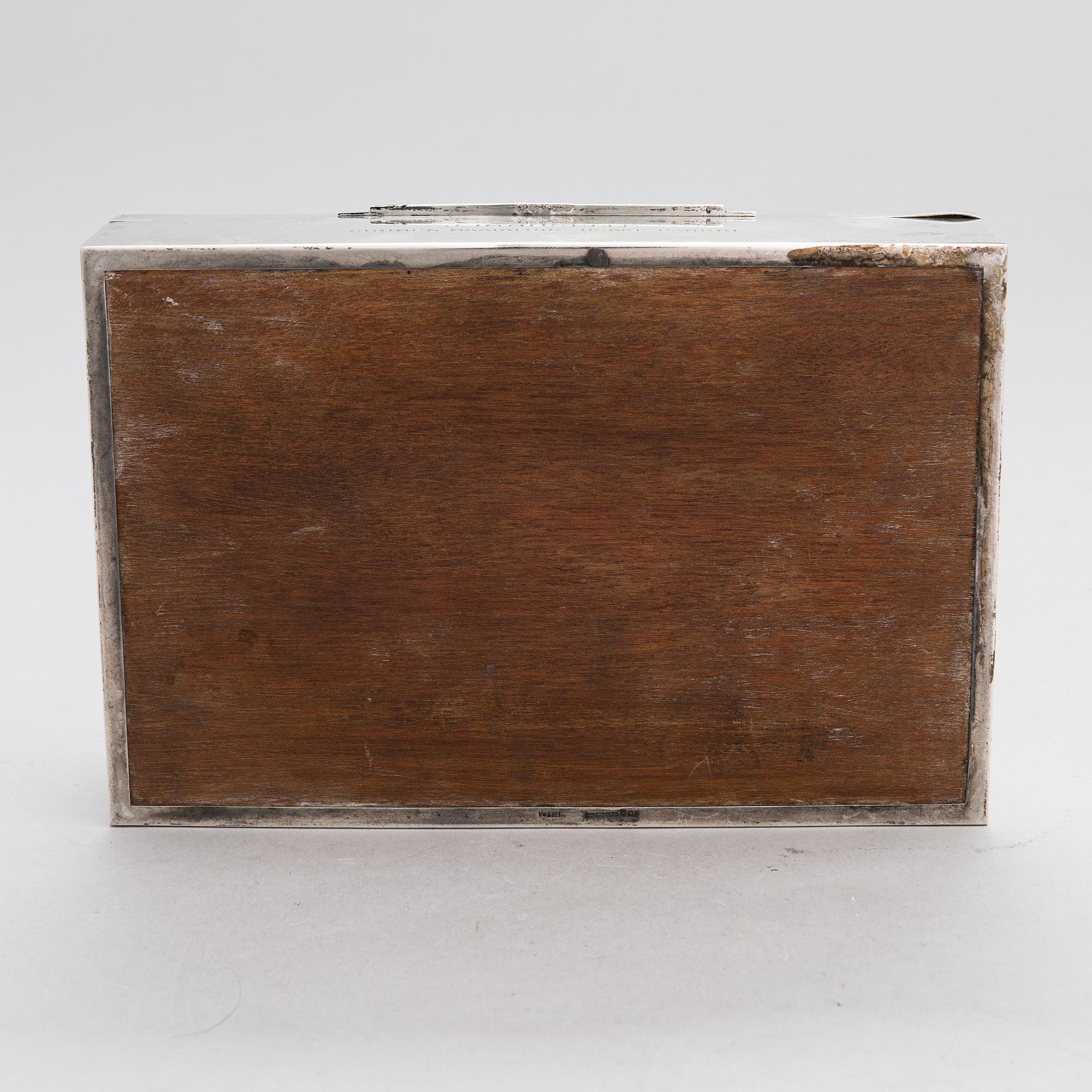 A silver cigar box, Finnish controlmark by Oskar Lindroos, Helsinki 1942.