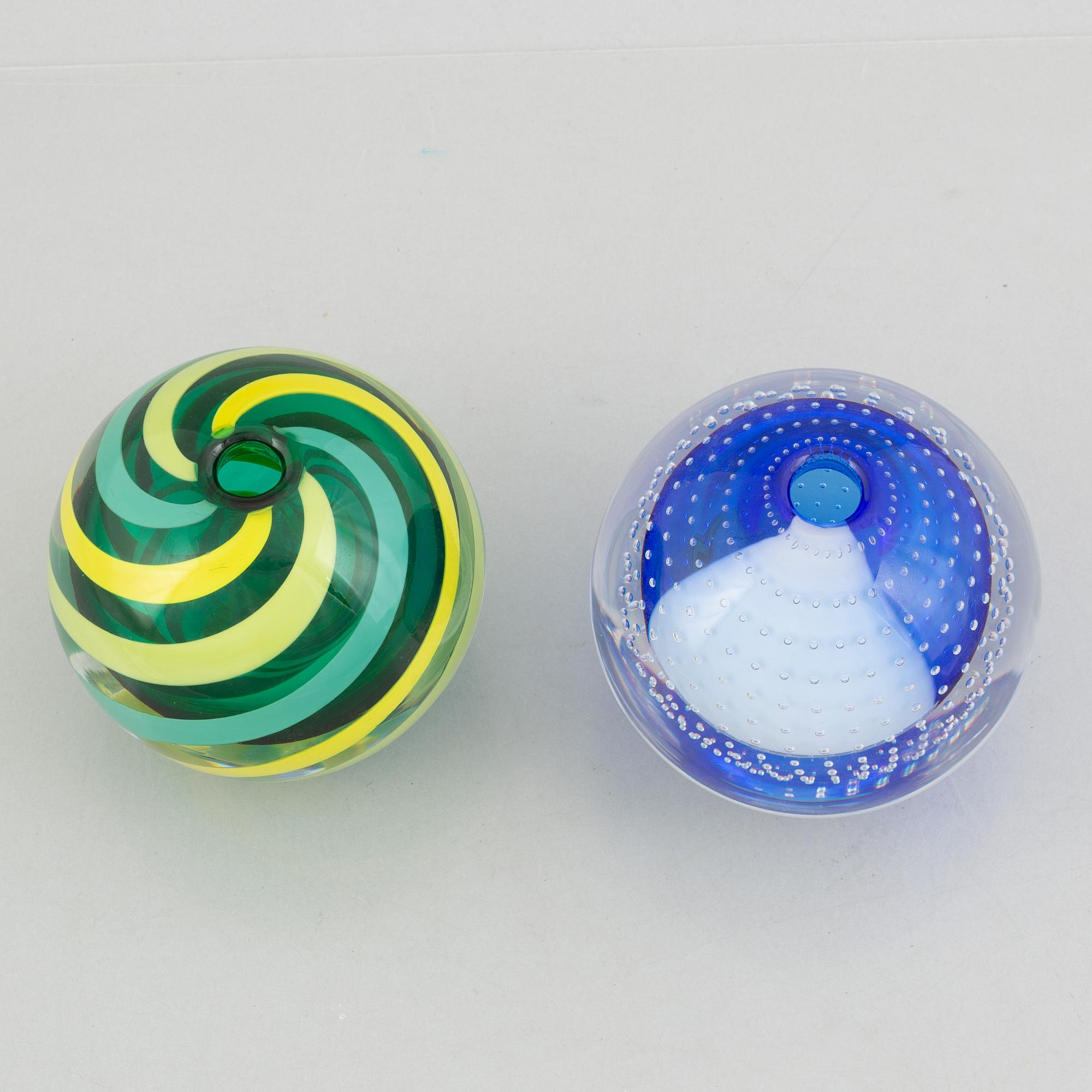 Erika Lagerbielke, vaser, 2 st, glas, "Borealis" och "Occidentis" ur serien "De fyra väderstrecken", Orrefors 2001-2004.