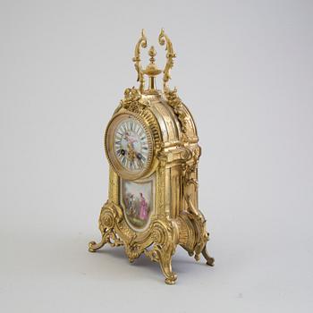 A circa 1900 pendulum clock.