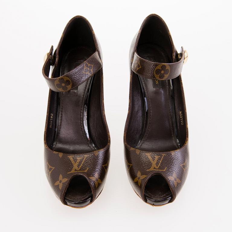 LOUIS VUITTON Monogram Ritual Mary-Jane Pumps in size 38.5.