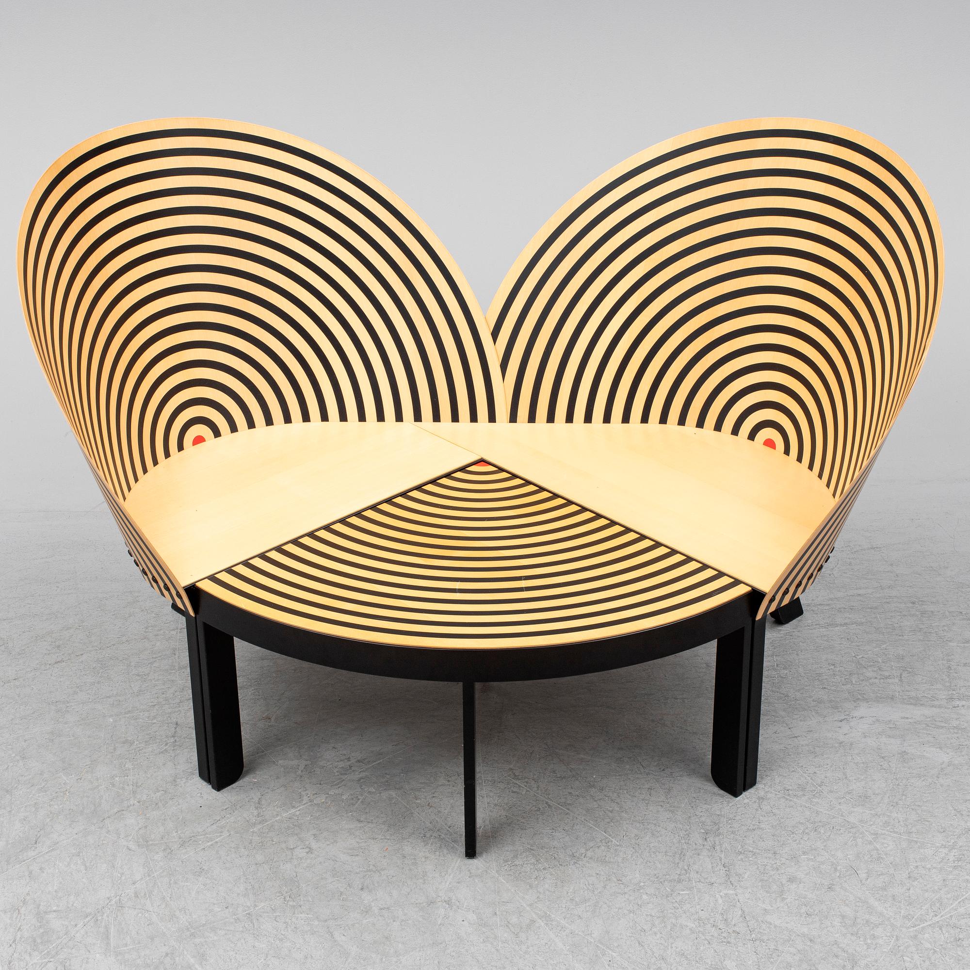 NANNA DITZEL, "Bench for two" / 2600 & 2601, bänk samt bord, Frederica Stolefabrik, modell formgiven ca 1989/1990.