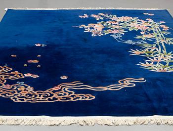 A CARPET, China, ca 304,5 x 242,5 cm (as well as 3 cm flat weave at the ends).