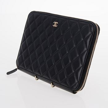 CHANEL, Travel Case / clutch bag with zipper.