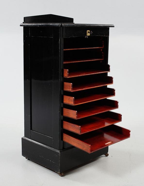 ARKIVSKÅP, jugend, 1900-talets början.