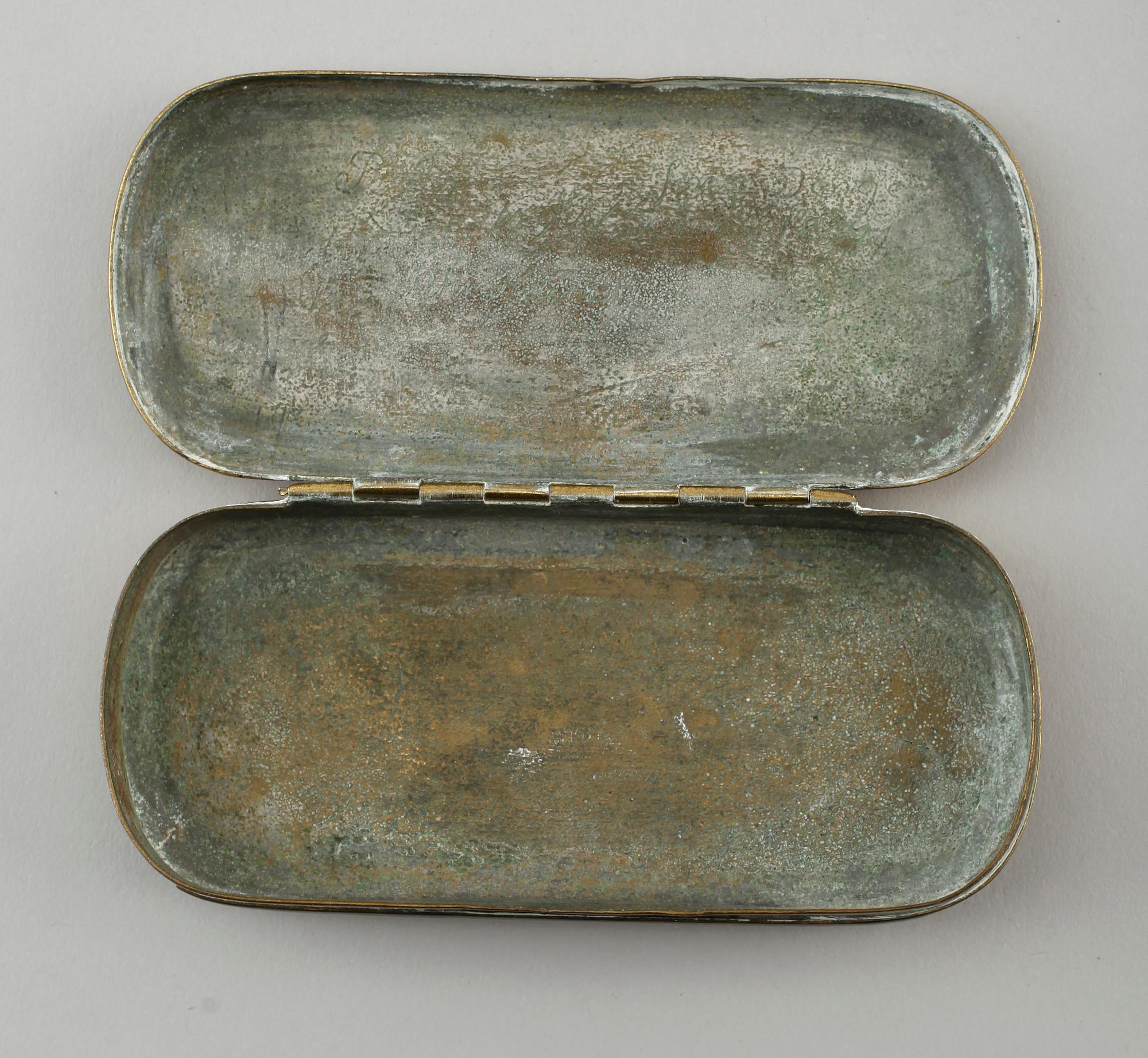 KALENDERDOSA, mässing, 1800-tal.