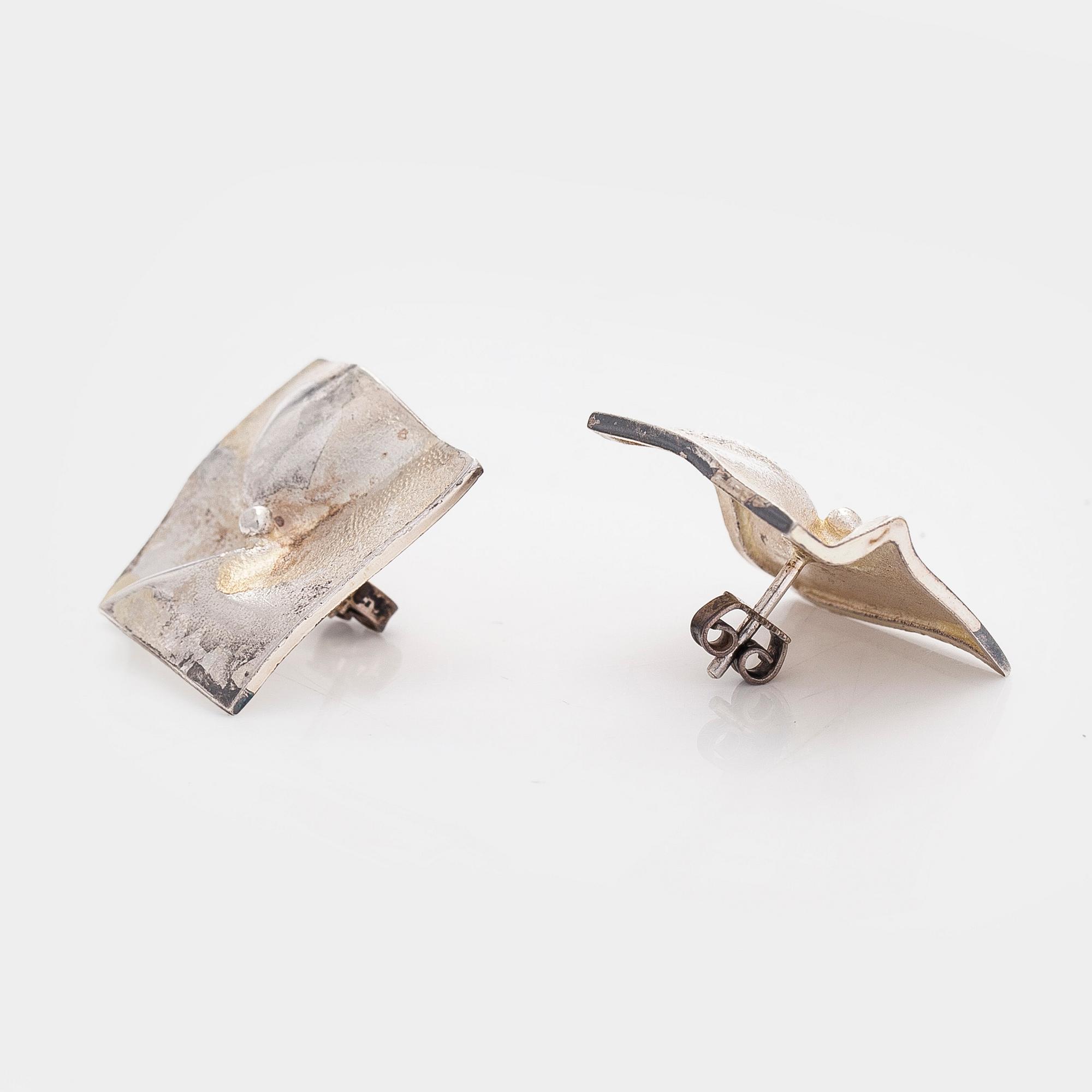 A sterling silver 'Moonbridge' bracelet and a pair of  'Shields' earrings, Lapponia 1974.