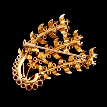 BROSCH, 18 k, guld, med safirer, rubiner och smaragder. Total vikt ca 10 g.
