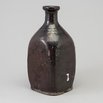 A Japanese ceramic bottle, Meiji (1868-1912).