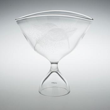 SKÅL PÅ FOT, glas. Vicke Lindstrand, Kosta 1970-/80-tal.