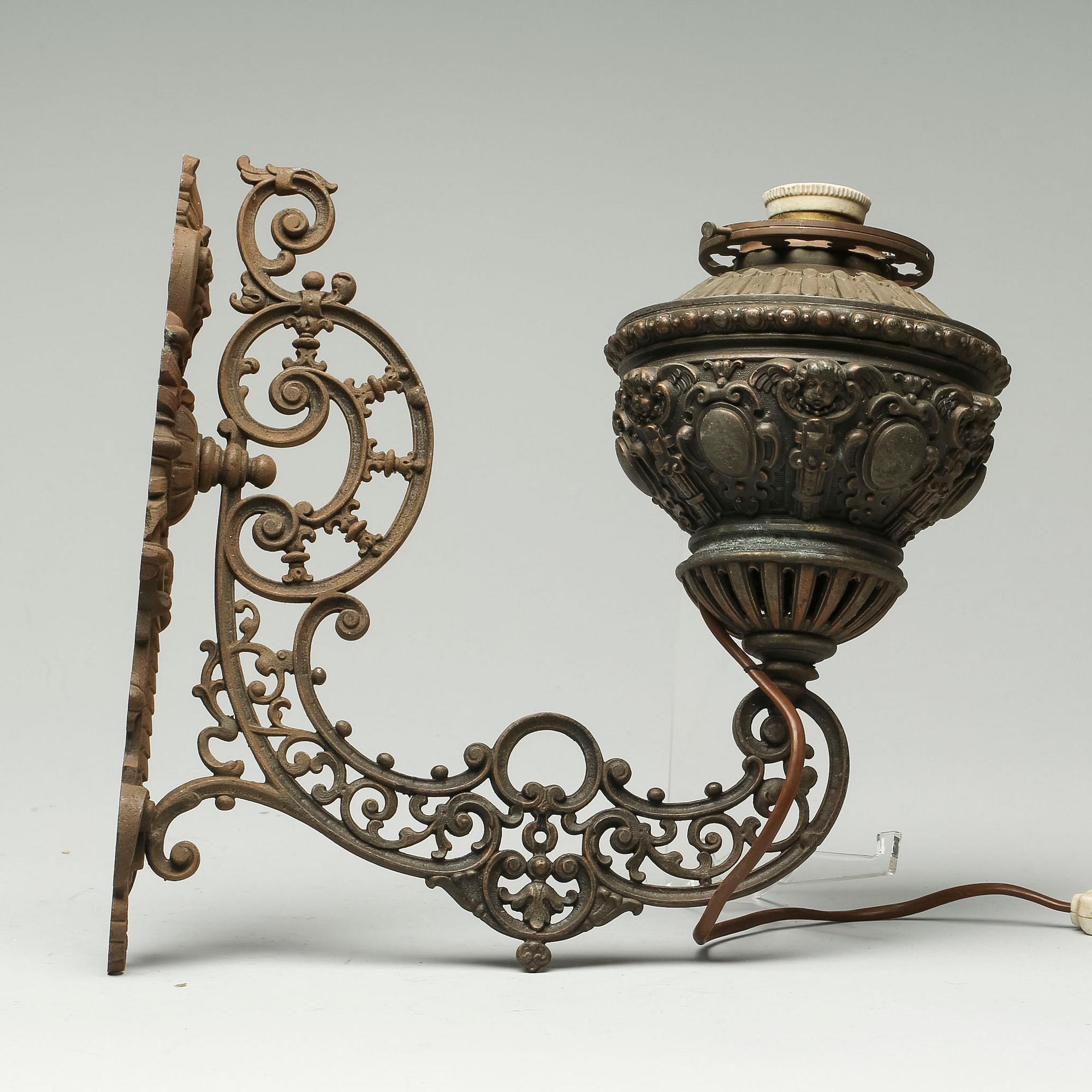 VÄGGLAMPA, metall. 1800/1900-tal.