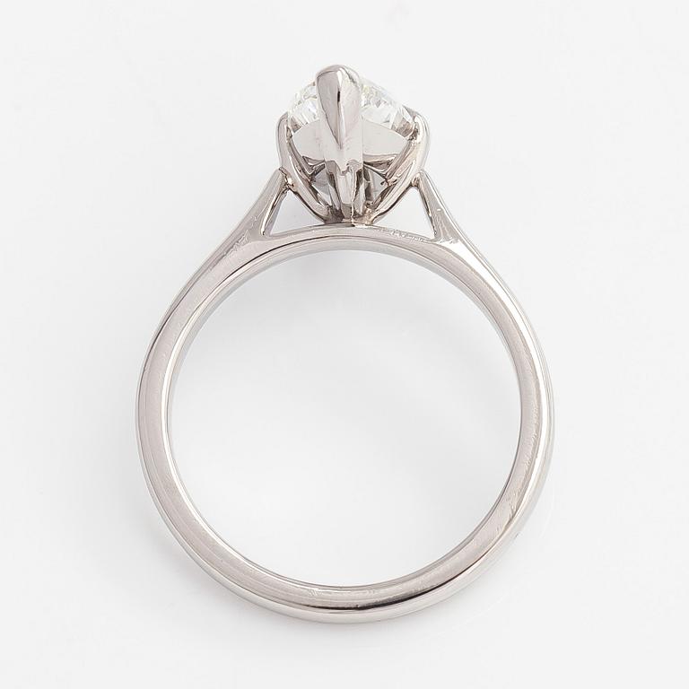 Ring, platina med markisslipad diamant ca 1.84 ct.