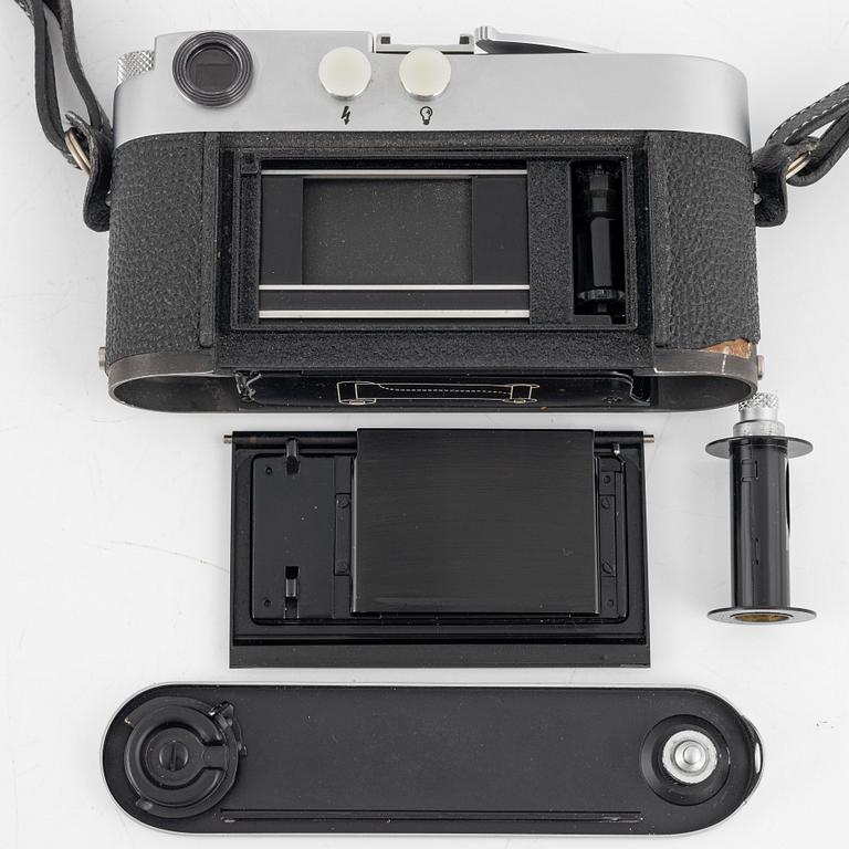 Leica M2, no. 1069931, 1963.