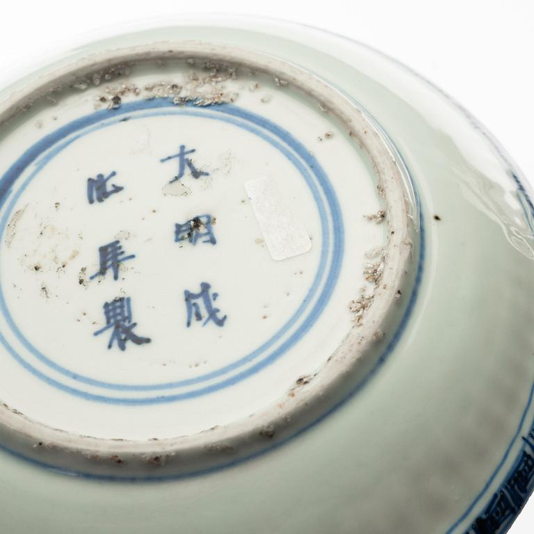 A pair of blue and white dishes, Ming dynasty (1368-1644).