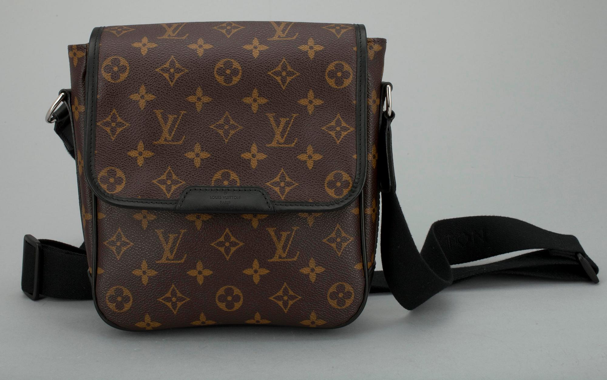 CROSSBODY, "Bass PM", Louis Vuitton.