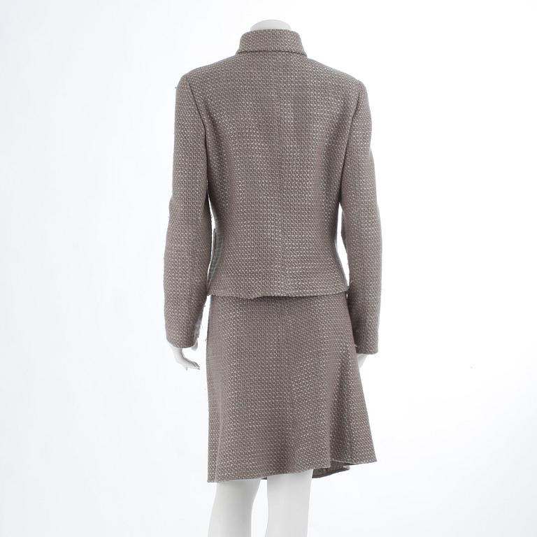 EMPORIO ARMANI, dräkt bestående av kavaj och kjol, storlek 46 respektive 44.