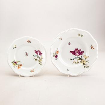 A 76 pcs Rosenthal porcelain service mid 1900s.