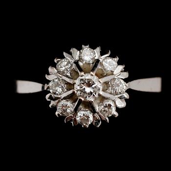 RING, 18 k vitguld, carmosemodell, svenska stämplar CLR 1972. Med briljanter tot 0.40 ct.