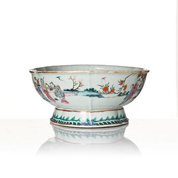 A large famille rose jardiniere, Qing dynasty, 19th Century.