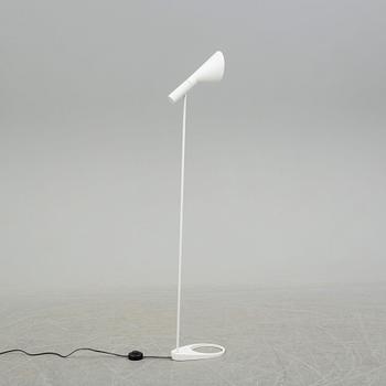 ARNE JACOBSEN, golvlampa, "AJ", Louis Poulsen, Danmark.