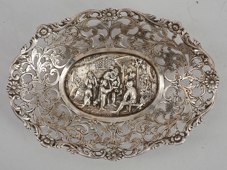 PARTI SILVERFÖREMÅL, 6 delar, bla CG.Hallberg, 1900-tal. Tot ca 690 gram.