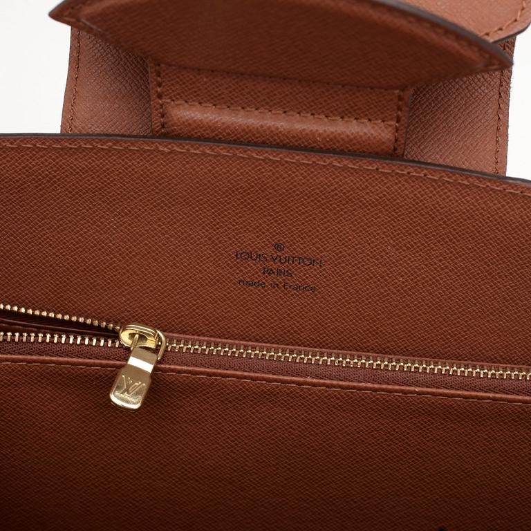 LOUIS VUITTON, a monogram canvas shoulder bag.