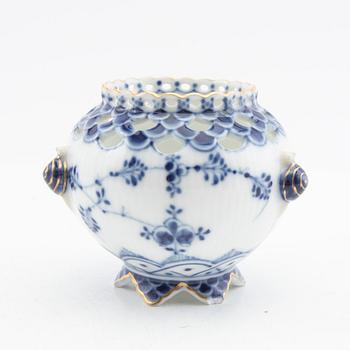 Royal Copenhagen, Skål, porslin, "Musselmalet helblonde", Danmark, 1900-tal.