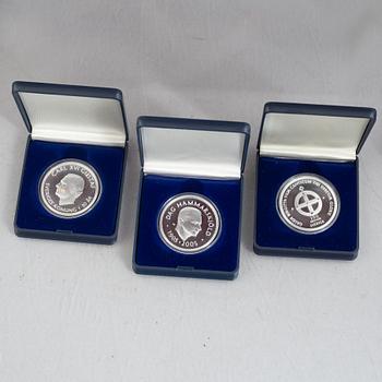 Myntsamling, minnes- och jubileumsmynt, 61 st, mestadels i silver. I tre schatull.