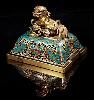 A cloisonne censer with cover, Qing dynasty, Qinalong (1736-95).