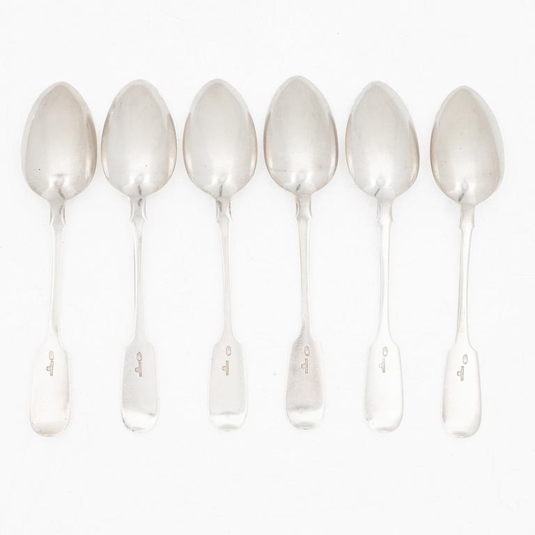 Six Russian silver dinner spoons, mark of Chlebnikov, Moscow, 1908–1926.