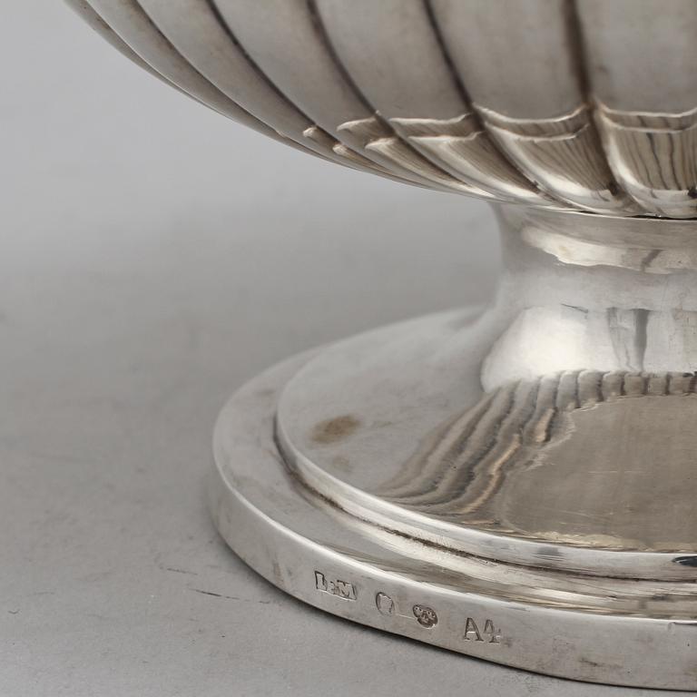 SÅSSKÅL på FAT, Johan Fredrik Massman, Stockholm, 1831. Vikt 530 g.