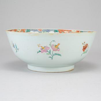 A famille rose punch bowl, Qing dynasty, Qianlong (1736-95).