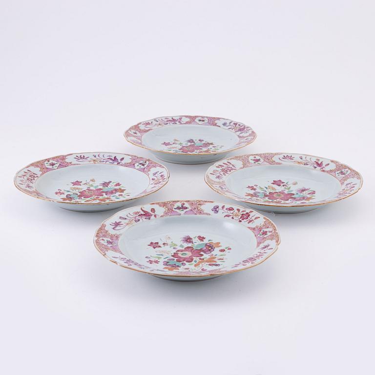 A set of four Chinese porcelain deep plates, Qing dynasty, Qianlong (1736-1795).