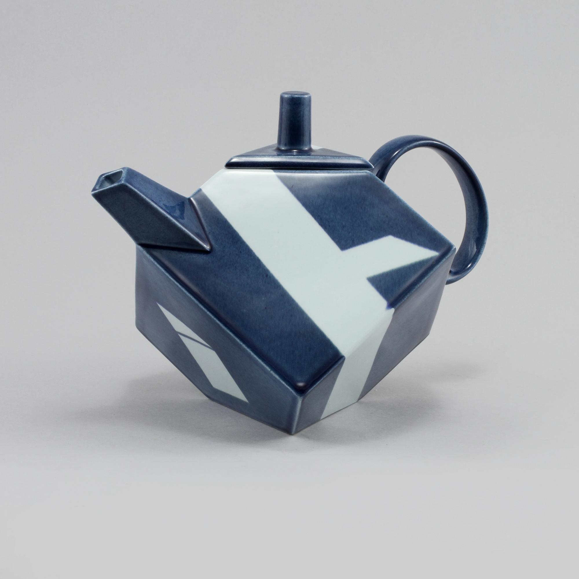 TEKANNA, porslin, Rolf Sinnemark, Rörstrand, signerad.