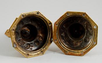 LJUSSTAKAR, 1 par, mässing, barock, 1700-/1800-tal.
