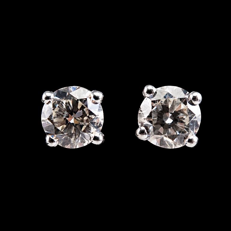 A PAIR OF EARRINGS, 2 brilliant cut diamonds, 2.00 ct TC / P.