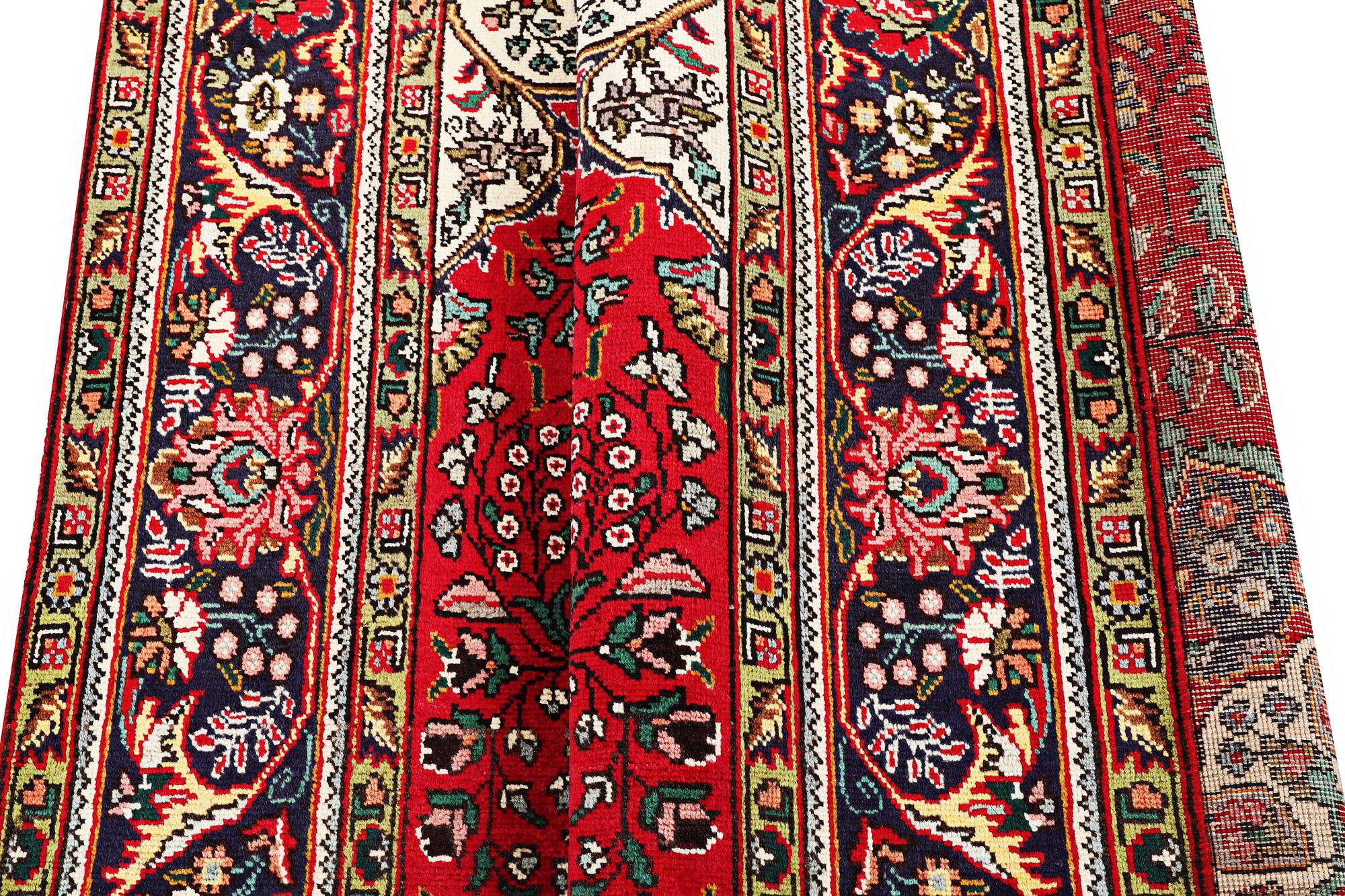 Matta, Täbriz, ca 278 x 196 cm.