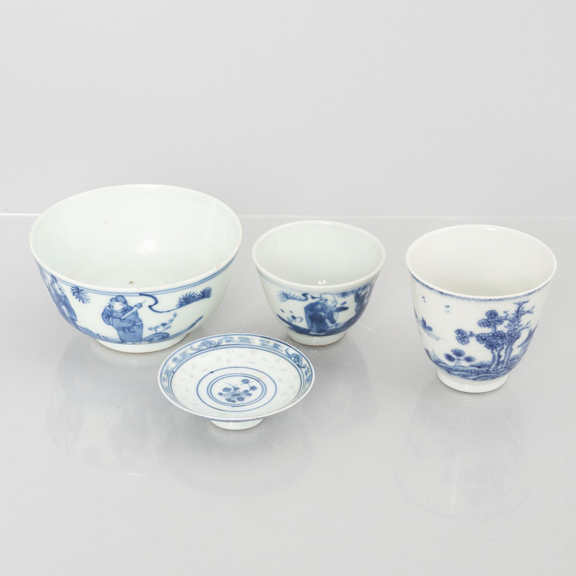 A set of 13 porcelain pieces, China, Qing dynasty, 18th century - early 20th century.