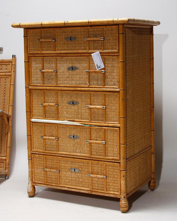 BYRÅ samt SPEGEL, kolonial stil, 1900-talets början.