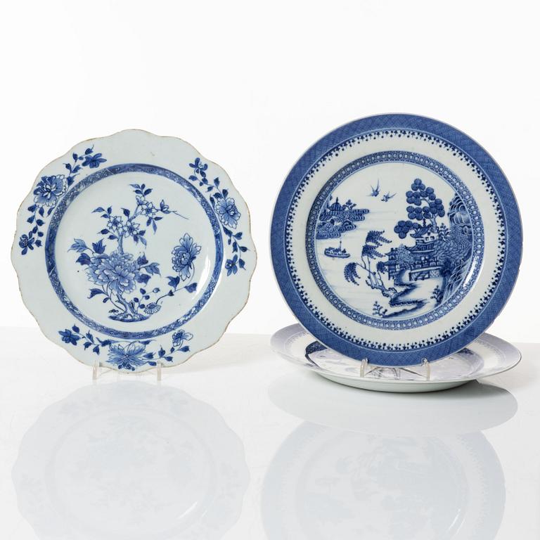 A group of nine Chinese blue and white export porcelain plates, Qing dynasty, 18th and 19th century.