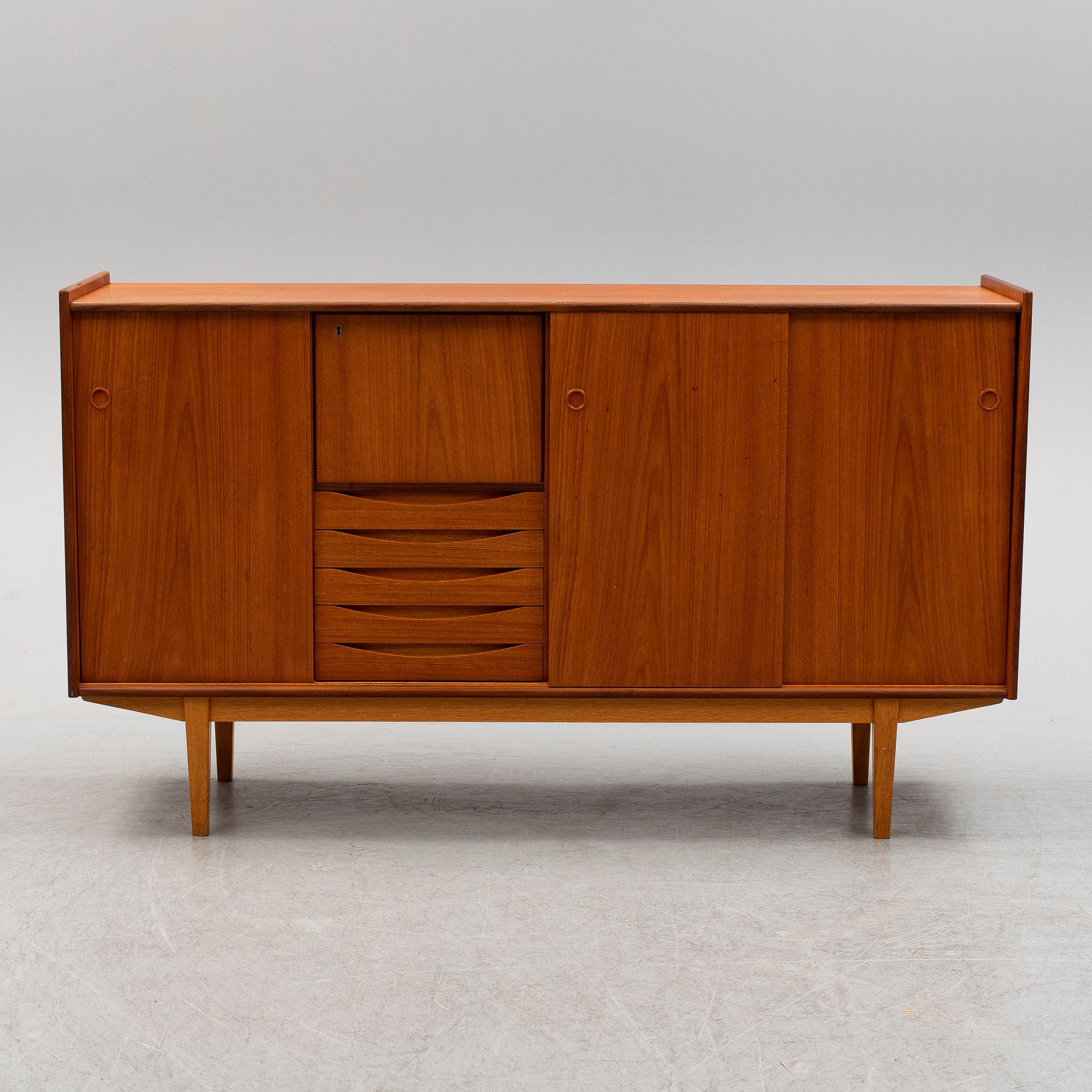 A 1950s/1960s teak veneered sideboard, Bräntorps.