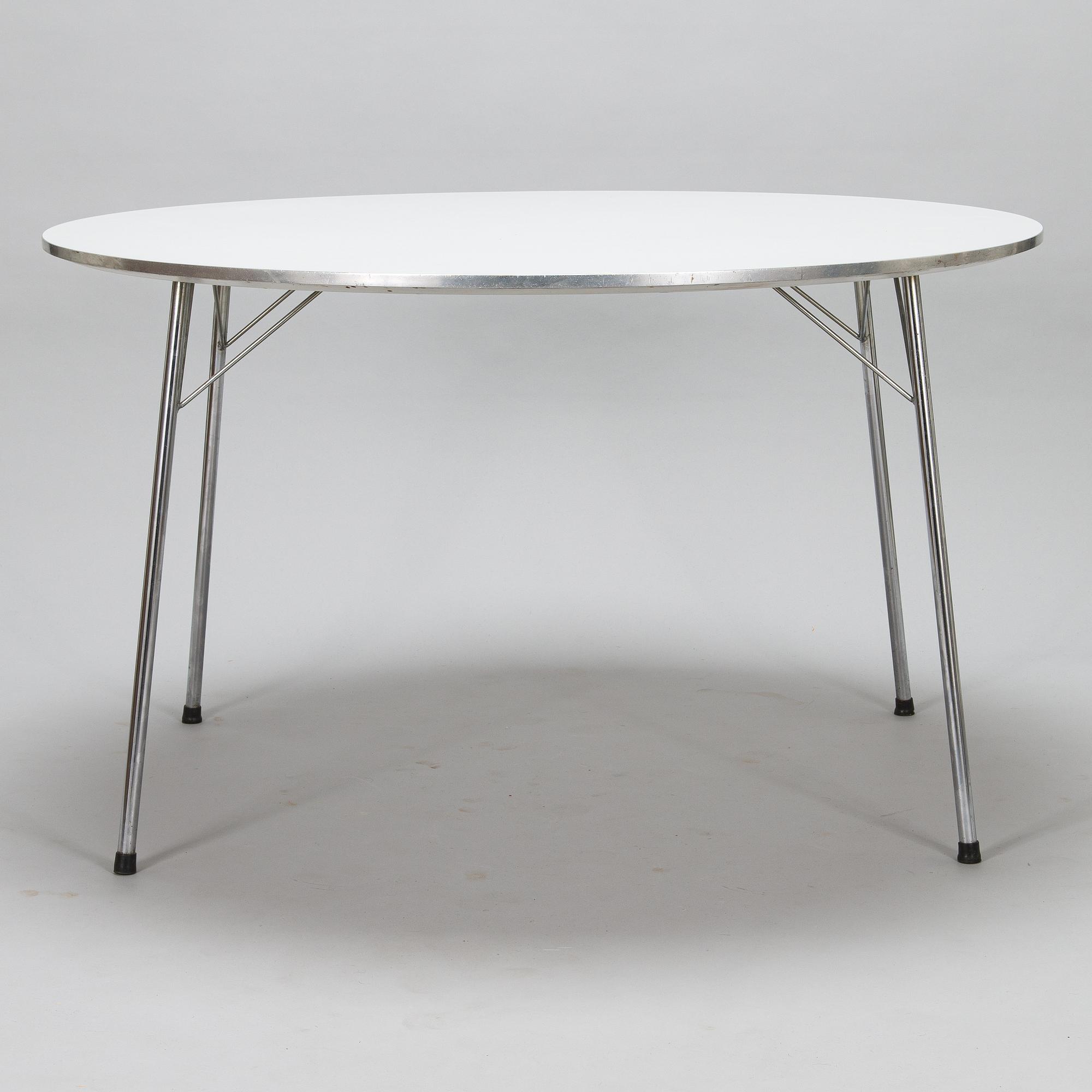 Arne Jacobsen, a 1970s '3600' diningtable for Fritz Hansen.