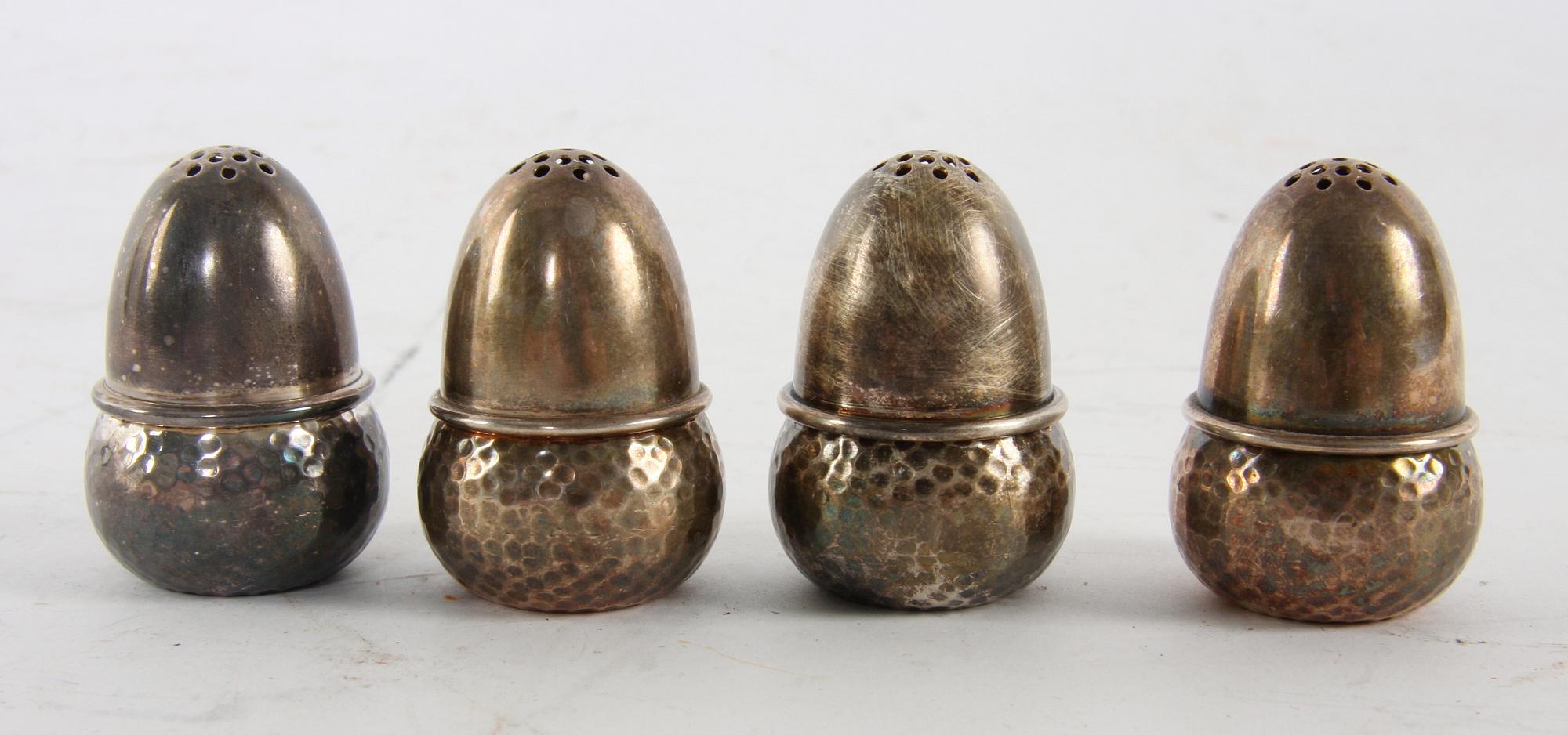 SALT- OCH PEPPARSTRÖARE, 4 st, 2 st MATSKEDAR(1800-tal), silver.