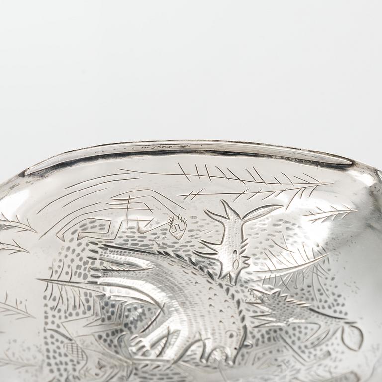 Tapio Wirkkala, A 'Bear hunting' silver dish, Tillander, Helsinki 1953.