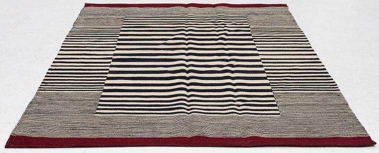 Matta, slätvävd, ca 177 x 128 cm.