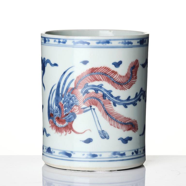 A blue and white and underglaze red 'phoenix' brushpot, Bitong, Qing dynasty, Kangxi (1662-1722).