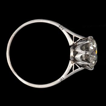 A solitaire diamond, circa 1.95 cts, ring. Quality circa K-L/VVS.
