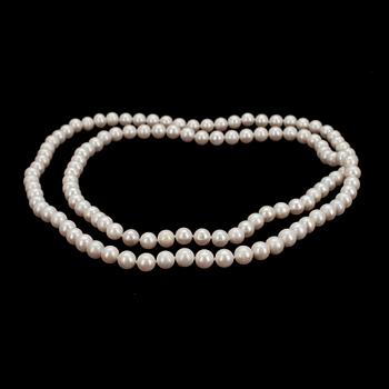 PÄRLCOLLIER, vita odlade sötvattenspärlor, diam. ca 10 mm.