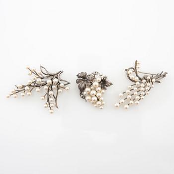 Brooches 3 pcs of silver and cultured pearls.