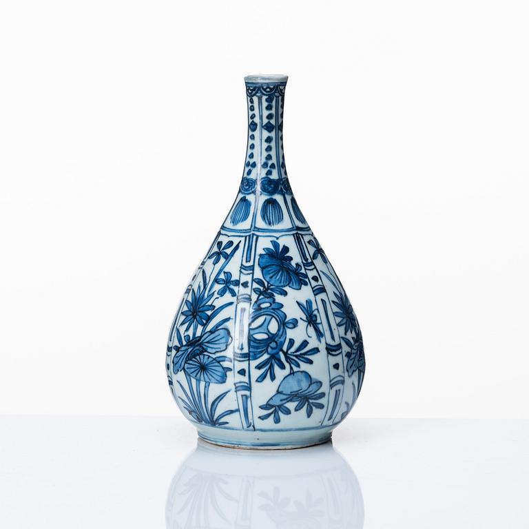 Flaska, kraakporslin. Mingdynastin, Wanli 1572-1620).